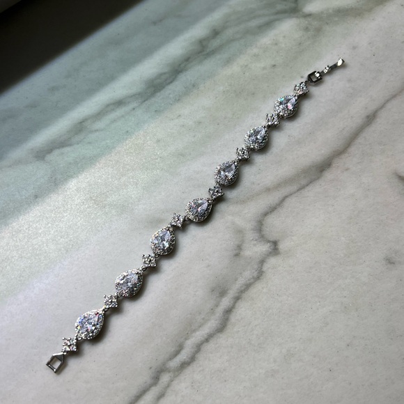 Teardrop Bracelet - Picture 5 of 8